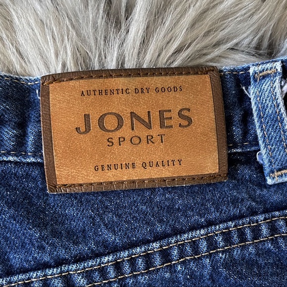 VTG | High Waisted Rigid Denim Mom Jeans - Picture 6 of 9